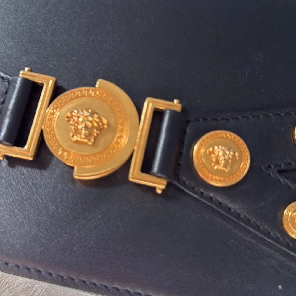 Versace - Picture 4 of 8